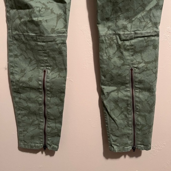 Gap Green Patterned Skinny Pants with Zipper Detailing - Picture 9 of 13